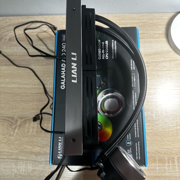 Lian Li Galahad AIO 240 RGB - Picture 7 of 8